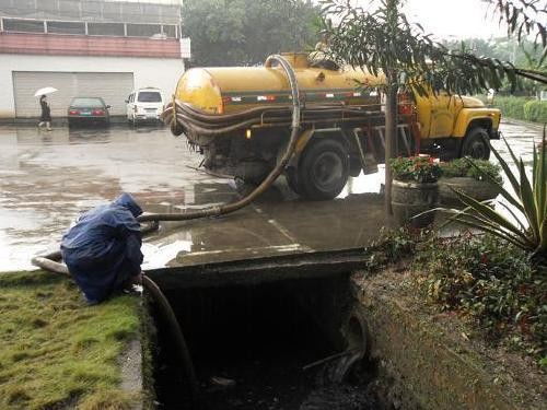 蓄水池怎么疏通水管道(蓄水池堵了怎么办小窍门)