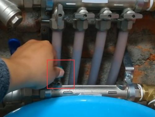 地暖放气阀怎么疏通管道(地暖放气阀怎么疏通管道图解)