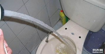 一般怎么疏通马桶管道的(一般怎么疏通马桶管道的图片)