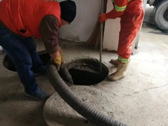 下水管道疏通淤泥怎么办(下水管道疏通淤泥怎么办啊)