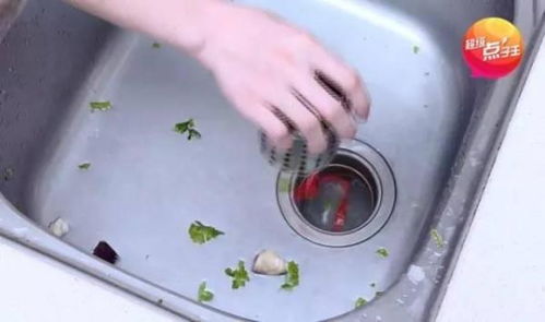 水槽堵了该怎么疏通管道(水槽堵住了如何疏通)