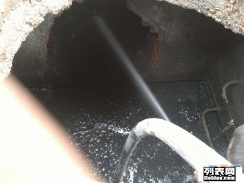 马桶底部管道堵头怎么疏通(马桶底部堵头有大小吗)
