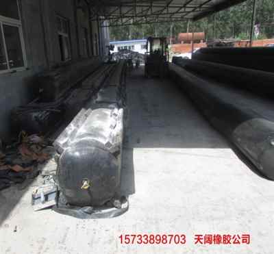 烟筒堵了房顶怎么疏通管道(房顶烟筒窟窿怎么堵上)