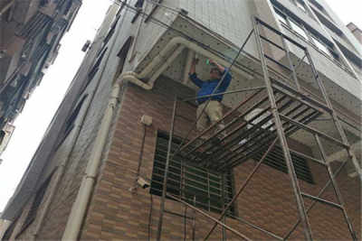 厨房管道在外墙怎么疏通(厨房外墙伸出的管子是干嘛的)