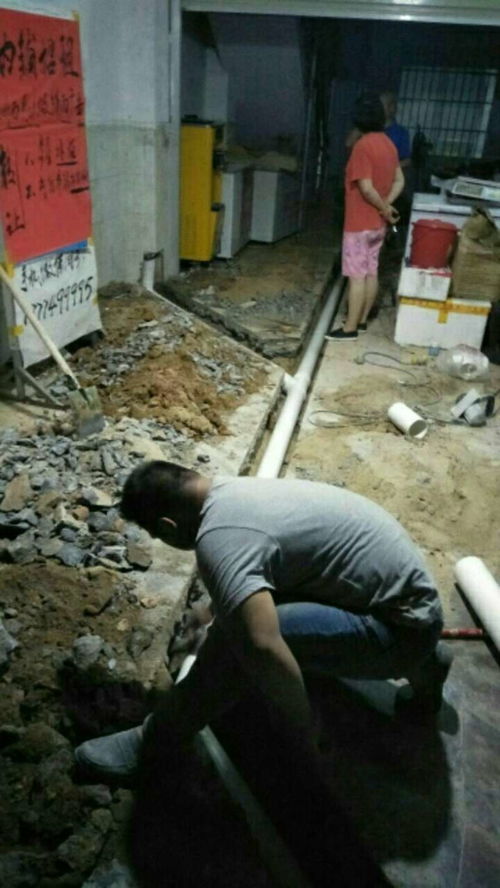 怎么疏通蹲便器管道堵塞(怎么疏通蹲便器管道堵塞呢)
