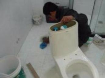 马桶拆完怎么疏通管道的(马桶拆完怎么疏通管道的图片)