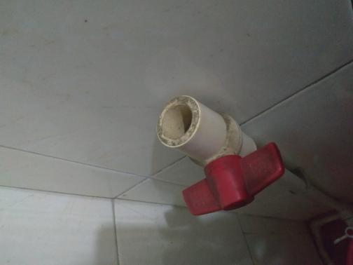 喷洒水管塞住怎么疏通管道(喷洒水管塞住怎么疏通管道的)