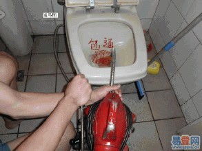 马桶里堵抹布怎么疏通管道(马桶堵了抹布怎么处理)