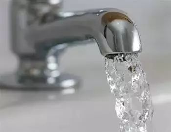 水管道冻住了怎么疏通呢(水管道冻了怎么办)