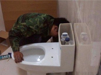 管道疏通剂怎么放马桶里(管道疏通剂可以放到马桶水箱吗) 管道疏通剂怎么放马桶里(管道疏通剂可以放到马桶水箱吗)