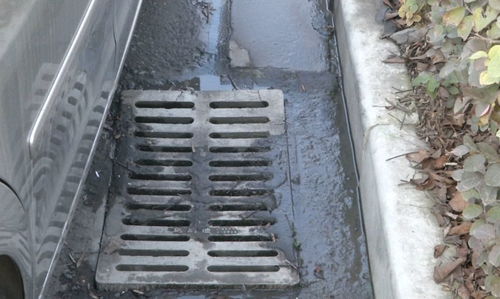 屋檐水槽堵了怎么疏通管道(房檐水槽) 屋檐水槽堵了怎么疏通管道(房檐水槽)