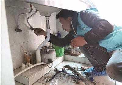 厕所老管道堵了怎么疏通