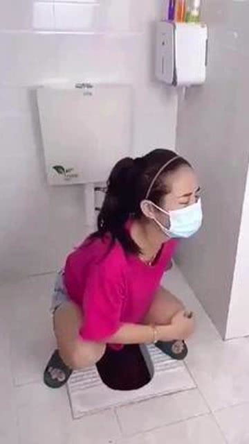马桶堵了纸片怎么疏通管道(马桶堵住纸了怎么疏通)