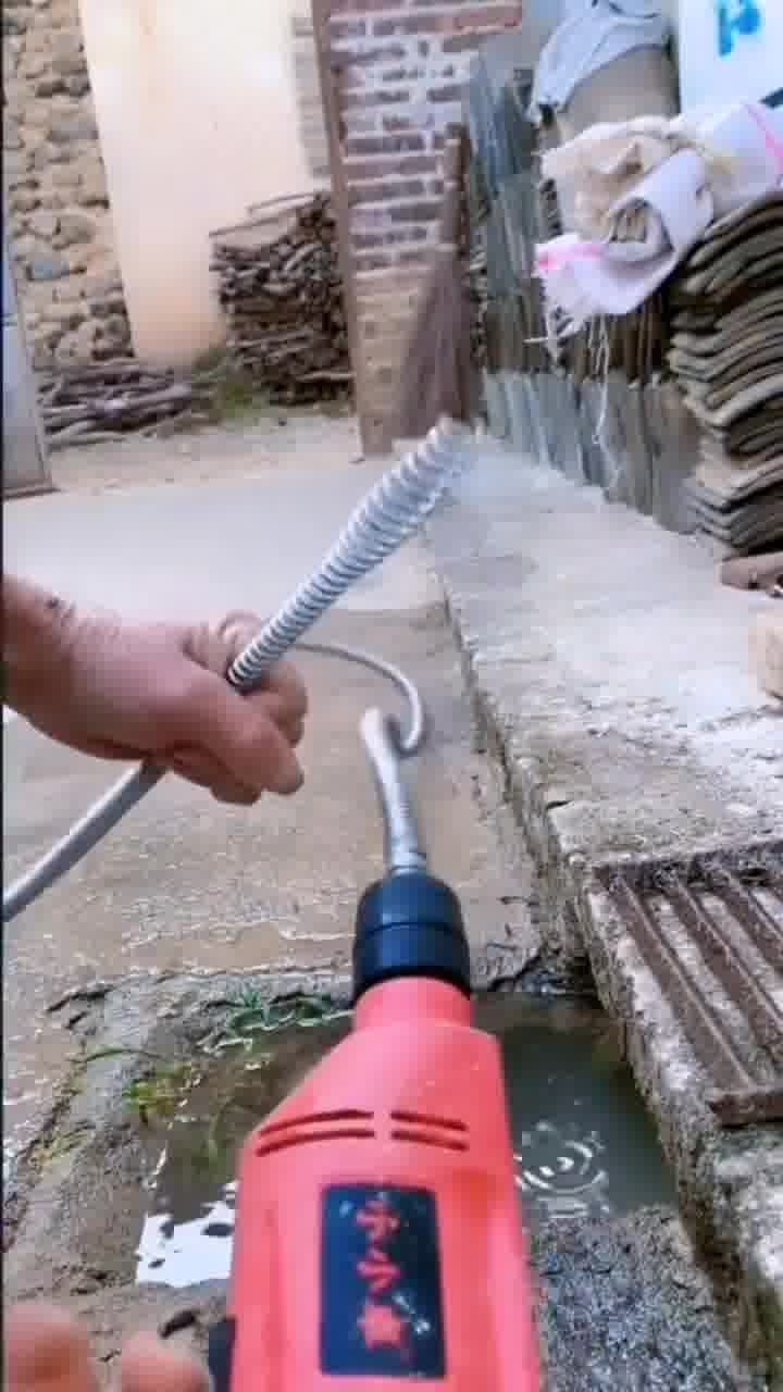 疏通管道弹簧卡住怎么办(疏通管道的弹簧卡住了)