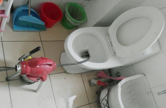 怎么疏通下水道主管道(怎么疏通下水道主管道图解)