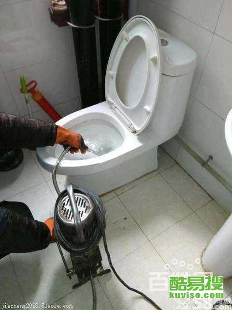 通马桶疏通管道怎么通(通马桶的步骤)