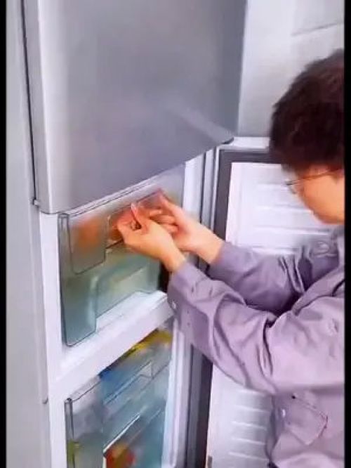 冰箱上面怎么疏通管道的(冰箱上面怎么疏通管道的孔)