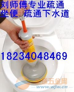 马桶管道有水泥怎么疏通(马桶水管里的水泥怎么去除)