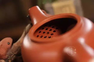 茶壶小孔堵塞怎么疏通管道(茶壶小孔堵住了水为什么还是流出来呢)