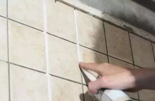 管道里有瓷砖怎么疏通(管道和瓷砖缝怎么补)
