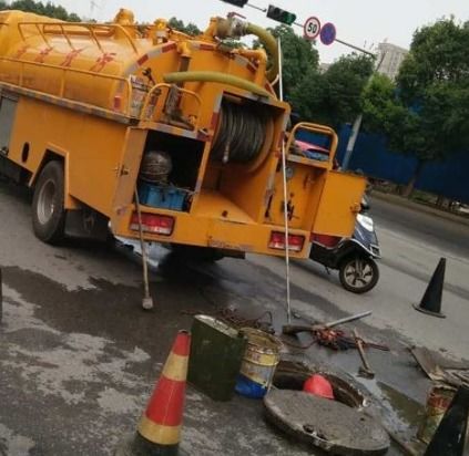 简易马桶堵车怎么疏通管道(简易马桶堵车怎么疏通管道的)