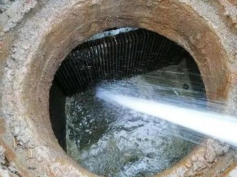 下水管道泥浆怎么疏通(下水道泥浆堵了怎么弄)