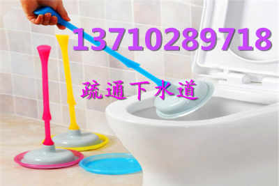 毛巾掉管道里怎么疏通(毛巾掉进下水道堵了如何自己快速疏通)