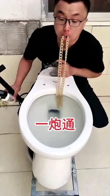 马桶怎么用毛巾疏通管道(马桶用毛巾堵了怎么办)