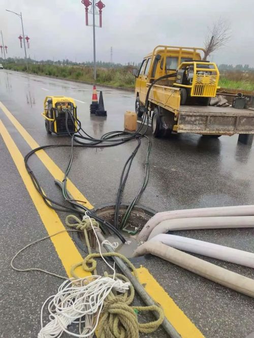 积水路段怎么疏通管道(积水道路要快行还是慢行?