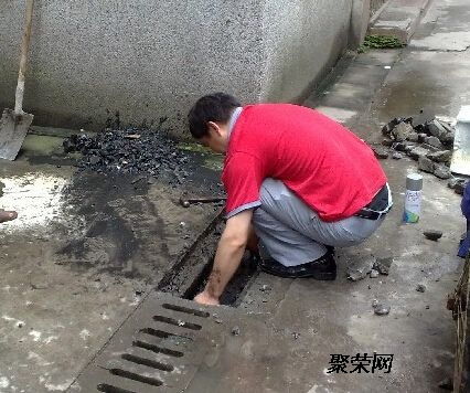 下水管道有水怎么疏通(下水道水管堵塞怎么办)