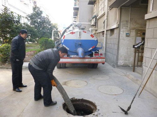 管道堵了怎么疏通它(管道堵了用什么能够快速疏通)