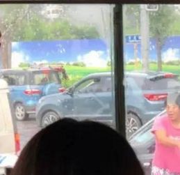 路上堵车怎么疏通管道呢(路上堵车怎么办?