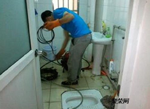 厨房漏水怎么疏通管道(厨房漏水怎么清理水)