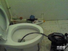 钢圈怎么疏通马桶管道(钢圈怎么疏通马桶管道图解)