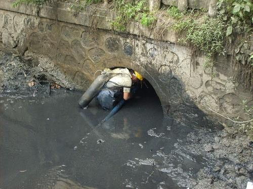 管道疏通淤泥怎么处理(管道淤泥堵塞怎么办)