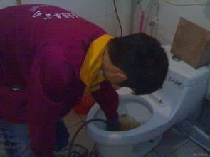 怎么疏通主管道下水(如何疏通主管道)