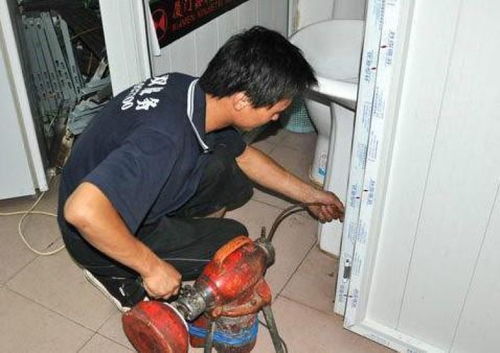 疏通管道放水怎么放(疏通管怎么下去)