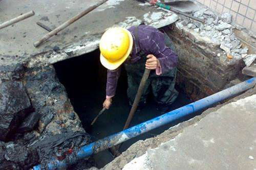 老水井管道怎么疏通(老水井塑料管怎么能拔出来)