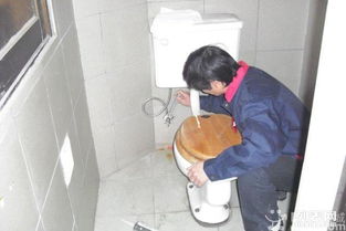 烧碱堵住管道怎么疏通(烧碱堵住了厨房的下水道怎么办)