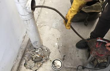疏通管道老鼠头怎么放到管道(疏通管道的水老鼠)