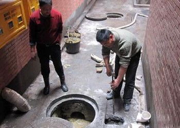蹲坑管道怎么疏通(蹲坑管道怎么疏通的)
