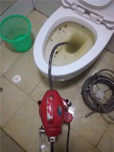 青岛怎么疏通下水道管道(青岛疏通下水管道的电话号码多少?